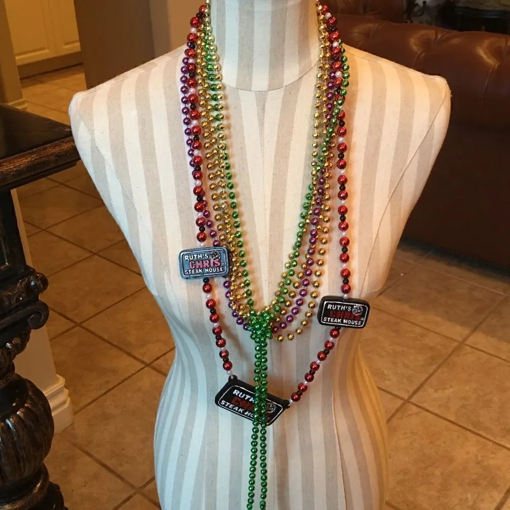 🎃 6 Mardi Gras Beads w Ruth’s Chris
